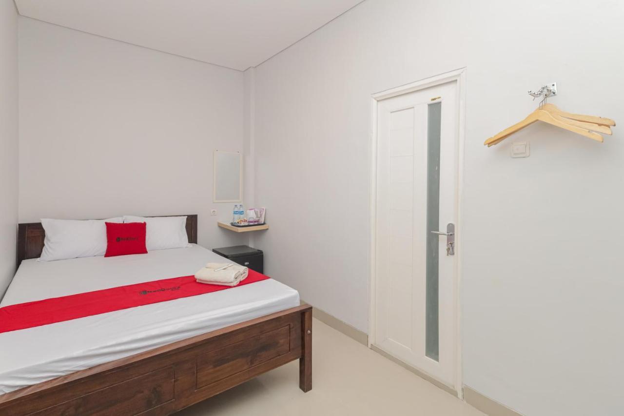 Hotel Reddoorz @ Gedangan Sidoarjo Exterior foto
