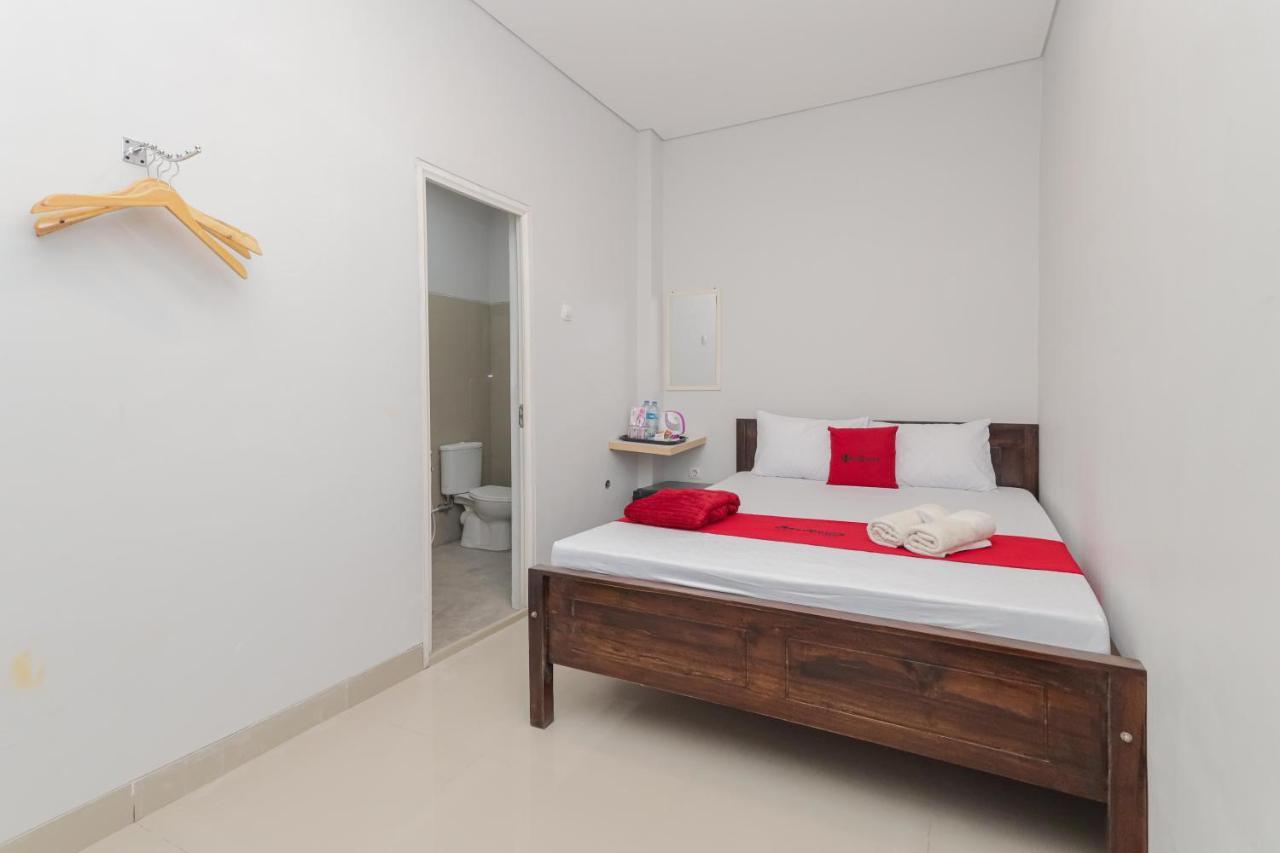 Hotel Reddoorz @ Gedangan Sidoarjo Exterior foto